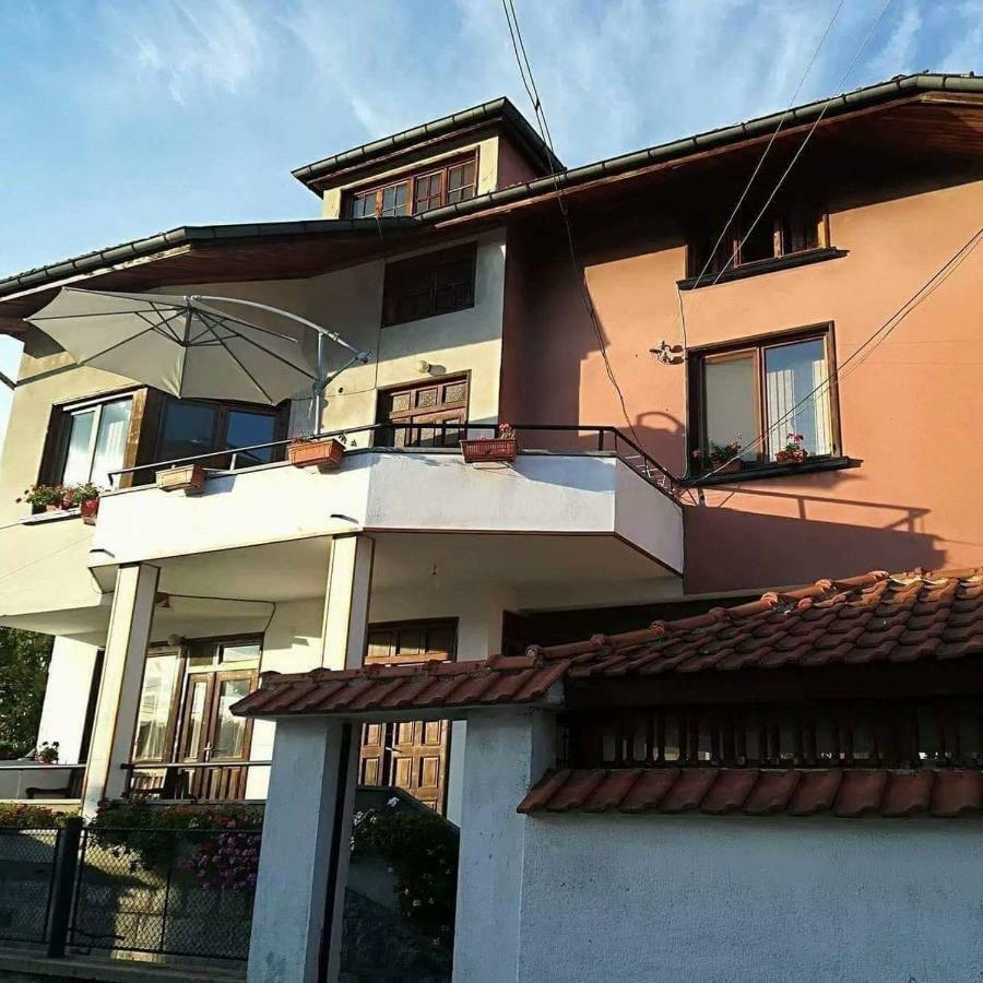 Guest House Ganovi Kalofer Esterno foto